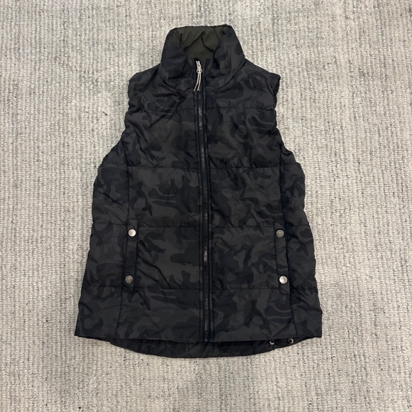 Vuori Truckee Insulated Modern Fit Lightweight Full Zip Vest Camo Size S - Picture 3 of 4